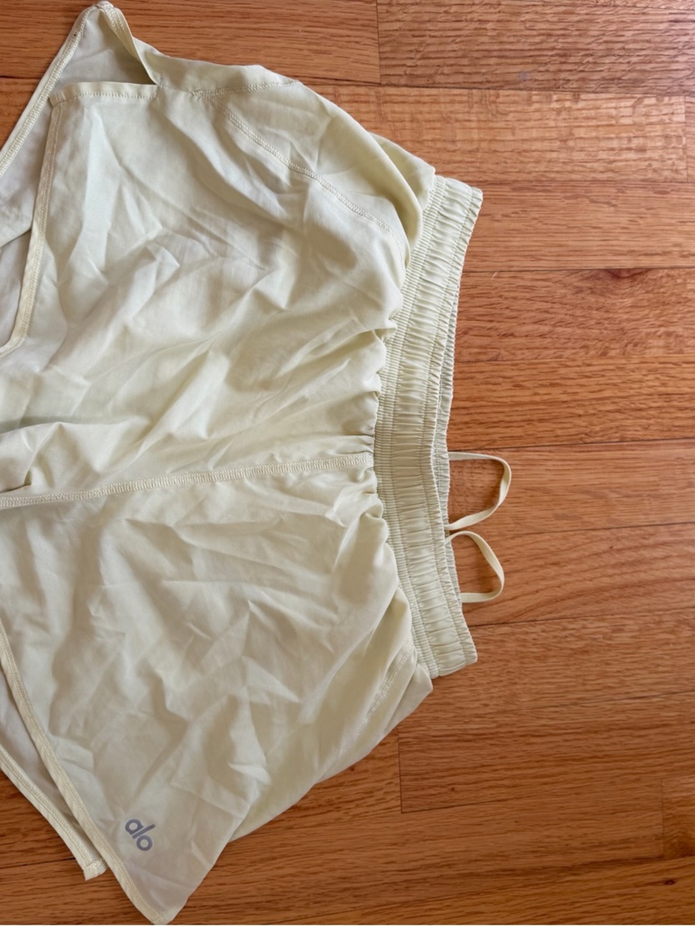 ALO Yoga Pale Lime Ruched Sports Bra